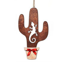 metal-saguaro-with-gecko-ornament