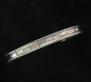 zuni-pink-muscle-shell-bracelet-nzb-oi4