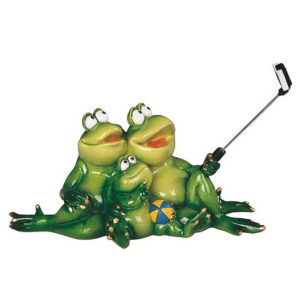 Frog Family Selfie Figurine