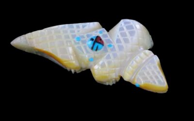 Genuine Mother of Pearl Zuni Lizard Fetish with Sunface