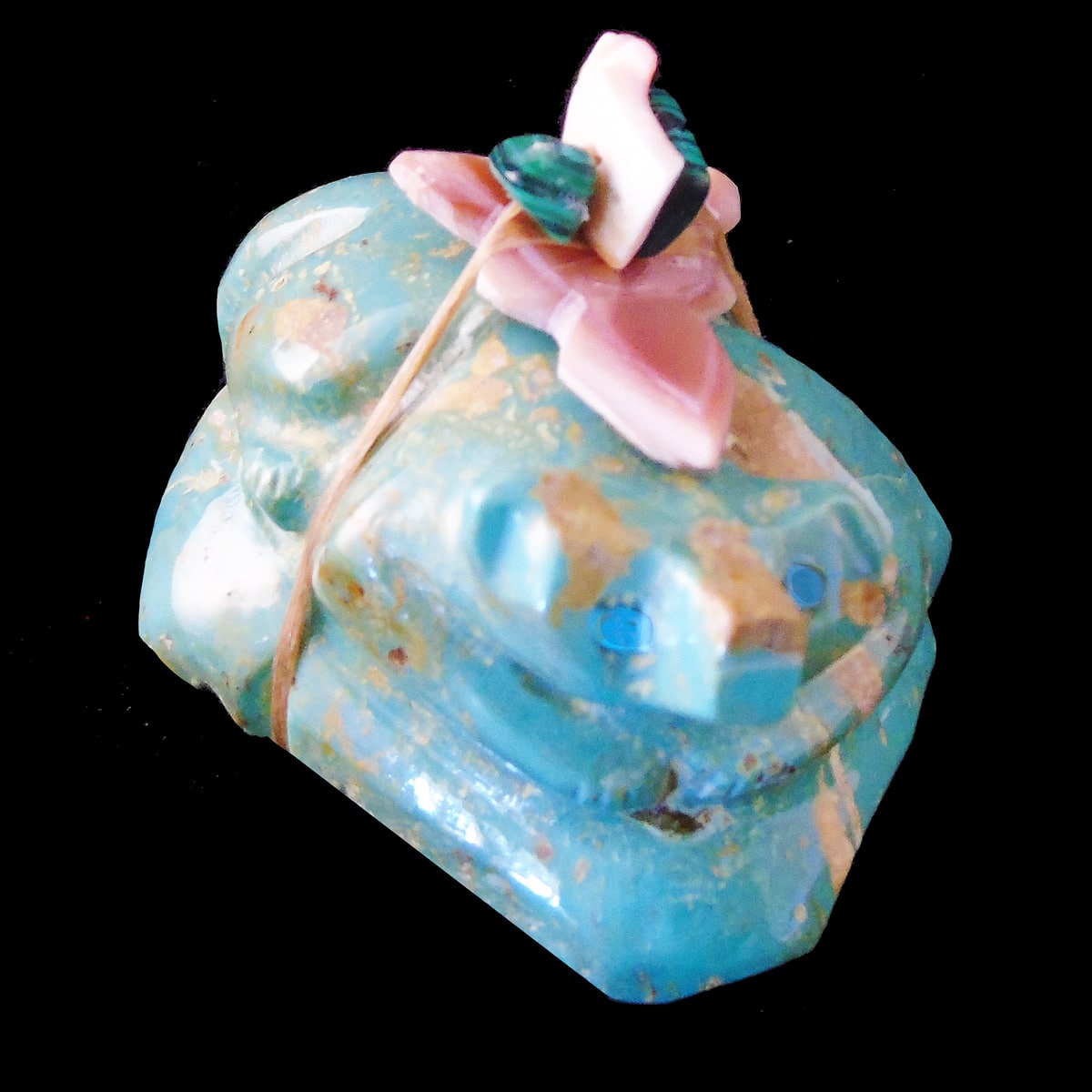 Turquoise Wolf Fetish with Arrowhead Bundle - Image 3