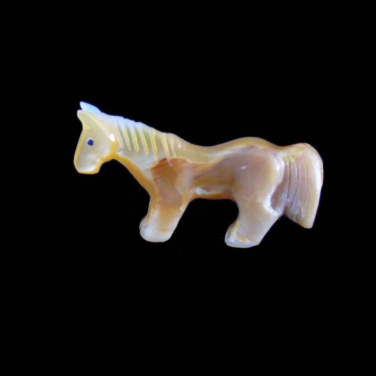 Zuni Fetish 馬 Zuni Horse Fetish by Clissa Martin – Mother of Pearl
